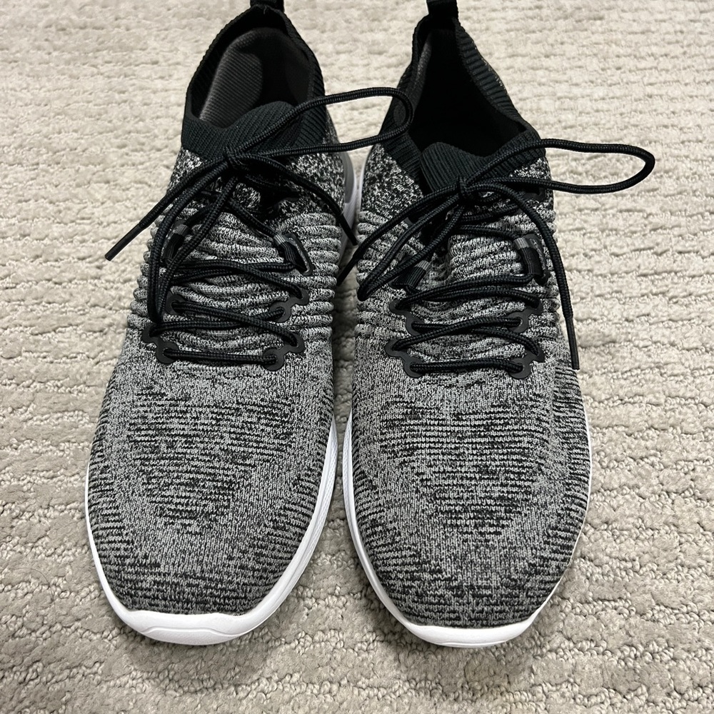 Golfing shoes